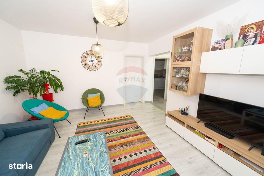 Casă cu 4 camere în Săbăreni