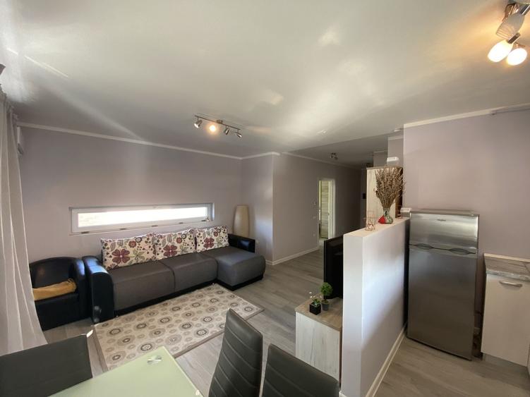 Apartament cu 3 camere decomandat, mobilat în Dumbrăvița