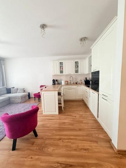 Apartament cu 2 camere semidecomandat, mobilat în Bună Ziua
