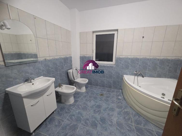 Apartament cu 3 camere decomandat, mobilat în Ultracentral