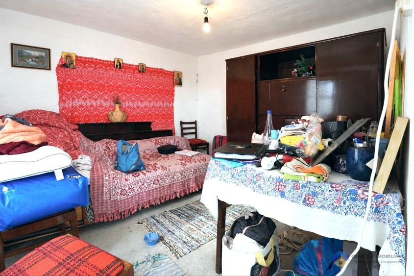 Casă individuală cu 4 camere cu Teren 1058 Mp în Dochia