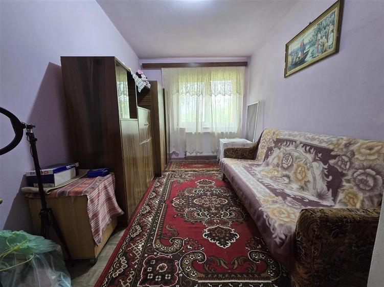Apartament cu 4 camere semidecomandat în Stupini