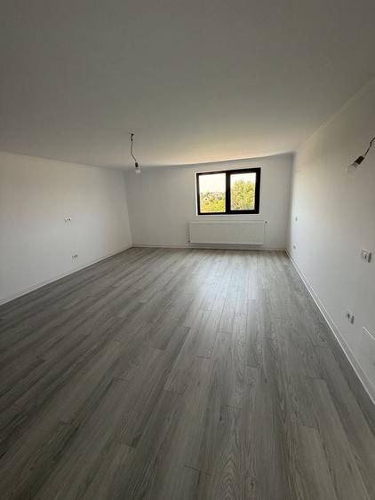 Casă cu 4 camere în Domnești