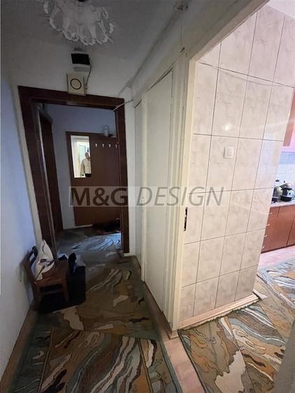 Apartament cu 4 camere semidecomandat în Central
