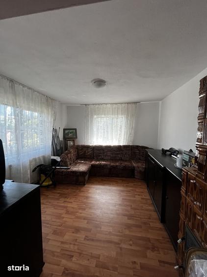Casă cu 5 camere cu Teren 500 Mp în Priseaca