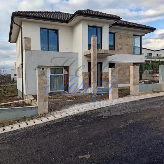 Casă individuală cu 4 camere cu Canalizare în Chinteni