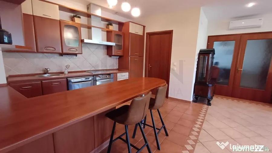 Apartament cu 4 camere decomandat în Universitate