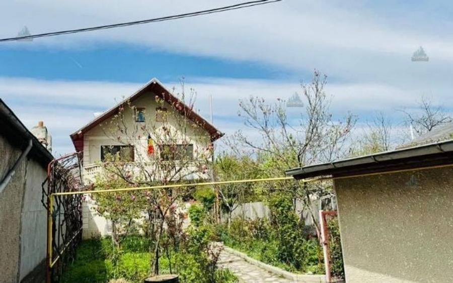 Casă individuală cu 5 camere cu Canalizare în Central