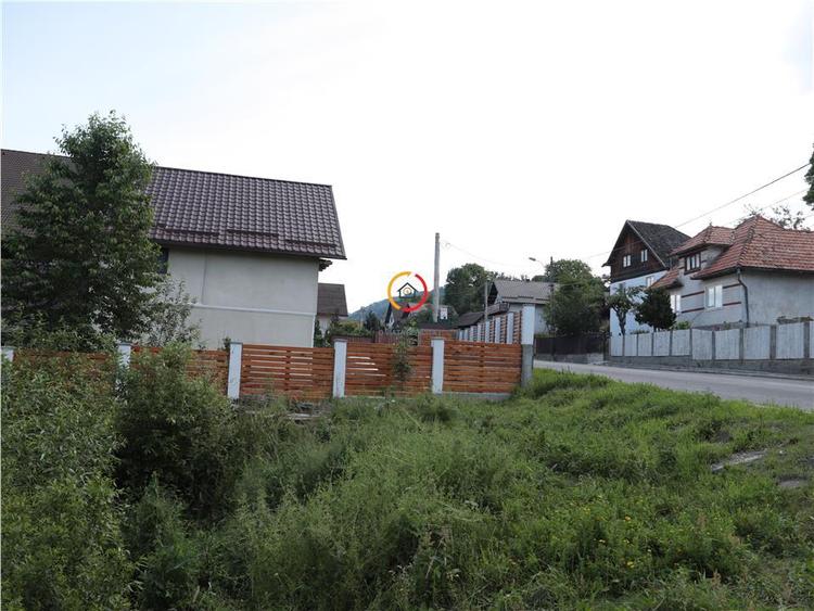Teren Construcții intravilan de 2516 mp, în Moieciu