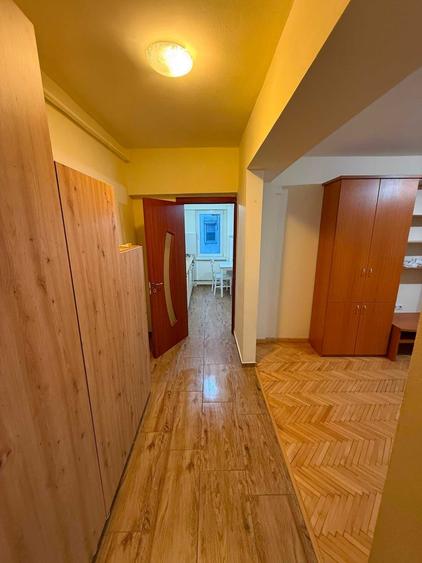 Apartament cu 3 camere semidecomandat în Ampoi 1