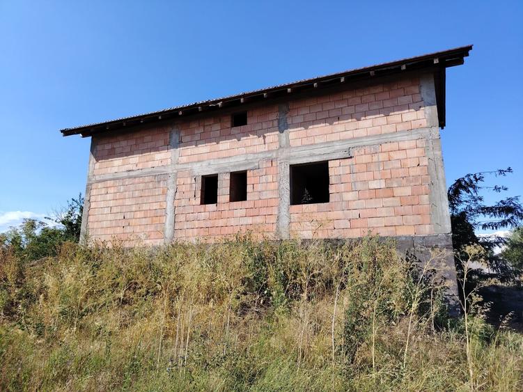 Casă cu 4 camere în Rogova