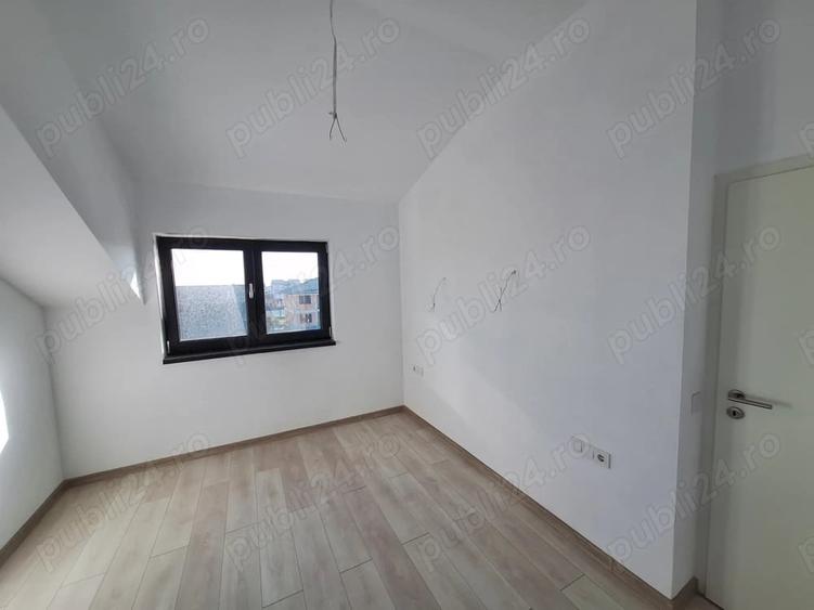Apartament cu 3 camere decomandat în Hărmanului
