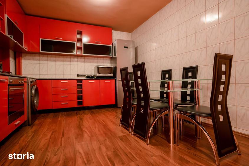 Apartament cu 3 camere semidecomandat în Rahova
