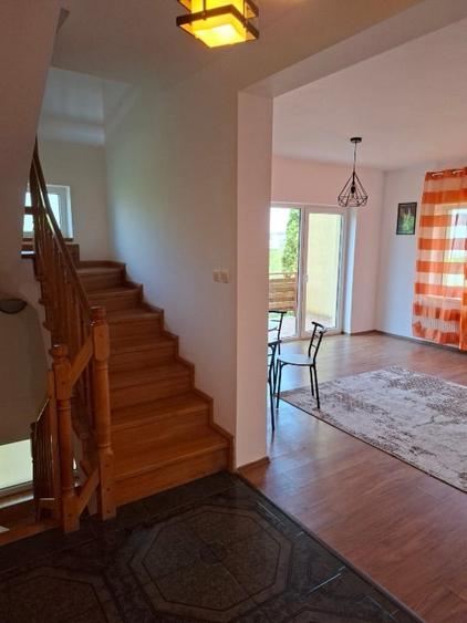 Duplex cu 5 camere cu Teren 220 Mp în Bună Ziua