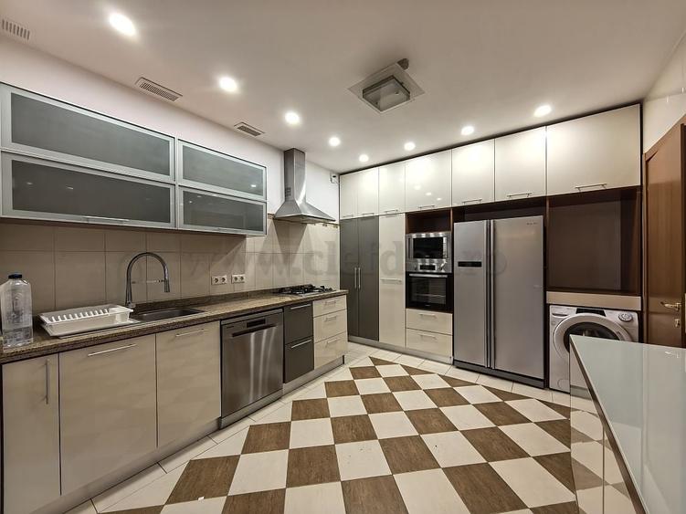 Casă cu 7 camere cu Piscina în Pipera