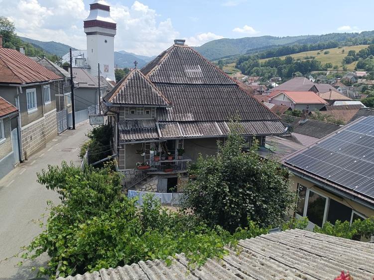 Casă cu 4 camere în Central