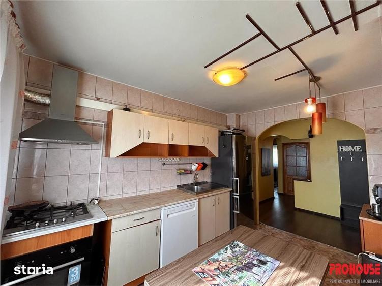 Apartament cu 3 camere decomandat în Ștefan cel Mare