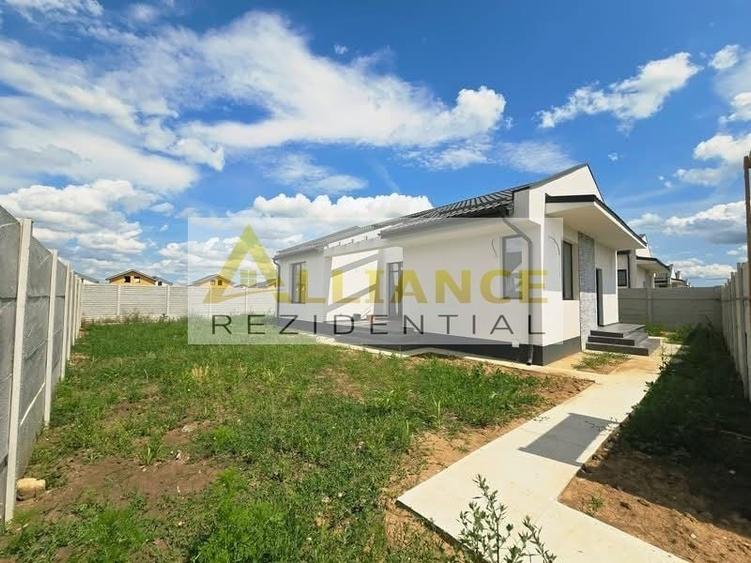 Casă individuală cu 4 camere cu Canalizare în Berceni