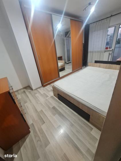Apartament cu 3 camere semidecomandat în Militari