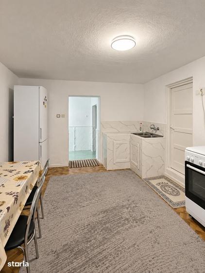 Casă cu 3 camere cu Teren 1800 Mp în Central