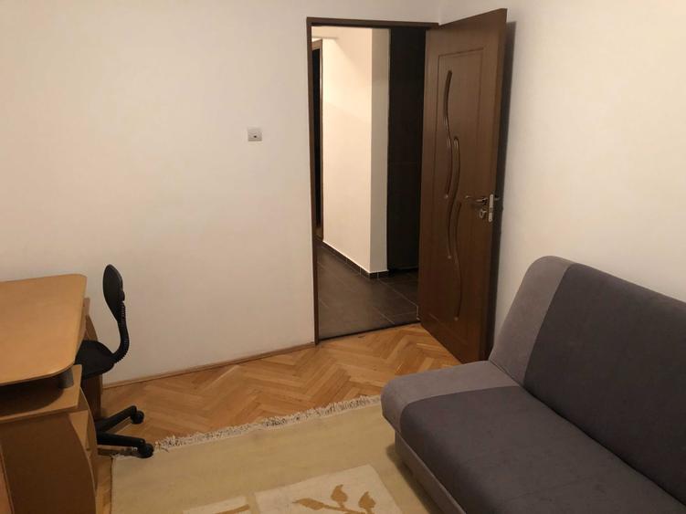 Apartament cu 4 camere decomandat în Câmpului