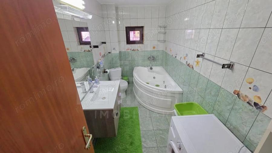 Apartament cu 3 camere semidecomandat în Central