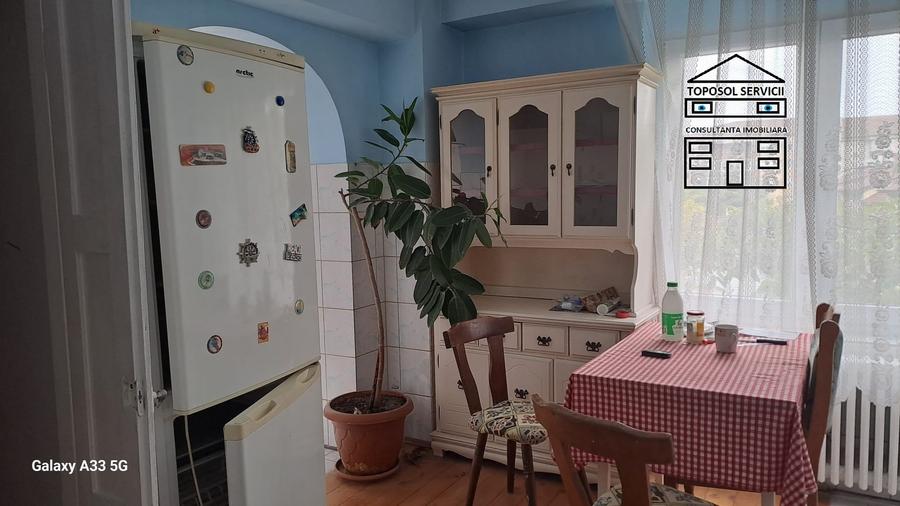 Apartament cu 3 camere decomandat în Decebal