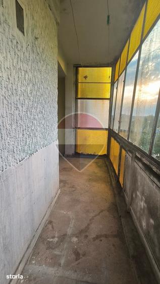 Apartament cu 3 camere decomandat în Micro 13