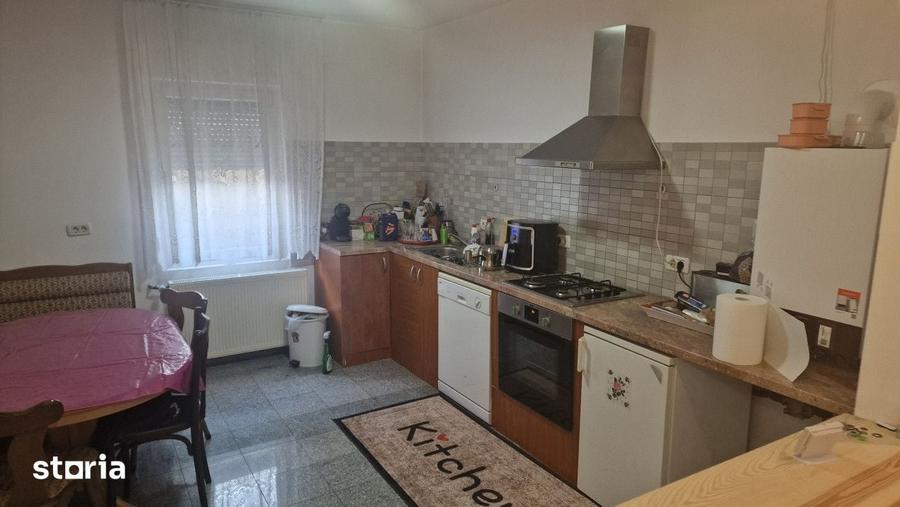 Casă cu 5 camere cu Teren 250 Mp în Chiajna