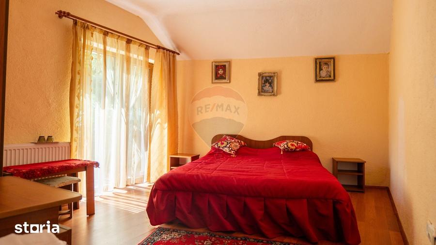 Casă cu Teren 1348 Mp în Dăești
