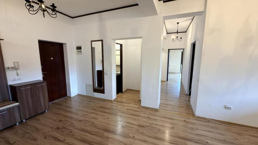 Apartament cu 3 camere în Calea Dumbrăvii
