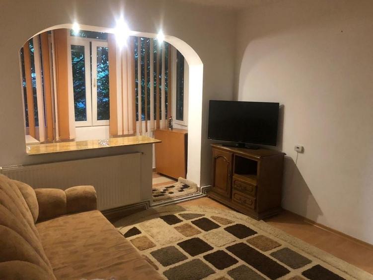 Apartament cu 3 camere semidecomandat în Radu Negru
