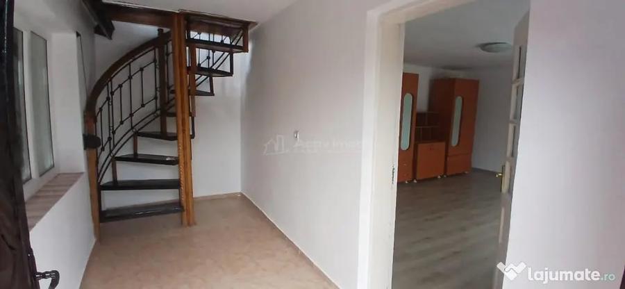 Casă cu 8 camere cu Teren 653 Mp în Central