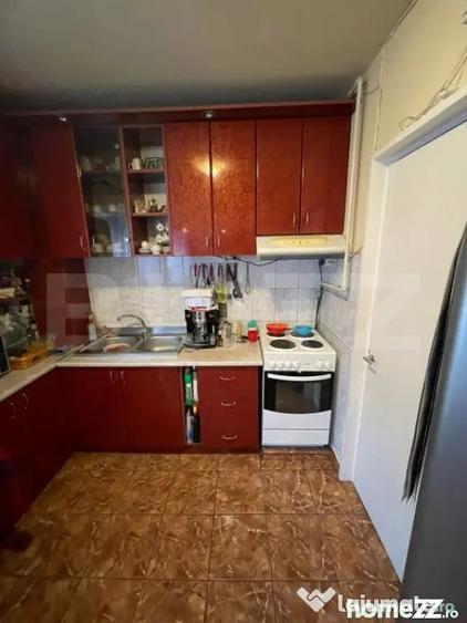 Apartament cu 4 camere decomandat în Micro 17