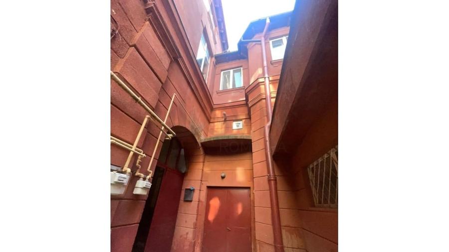 Casă individuală cu 30 camere cu Teren 687 Mp în P-ța Universității