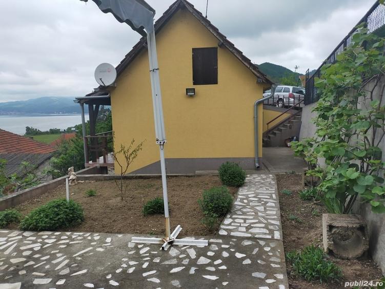 Casă cu 3 camere cu Teren 264 Mp în Hunedoara