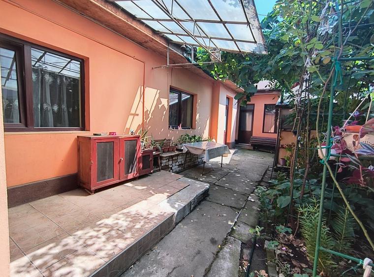 Casă individuală cu 4 camere cu Canalizare în Ana Ipătescu