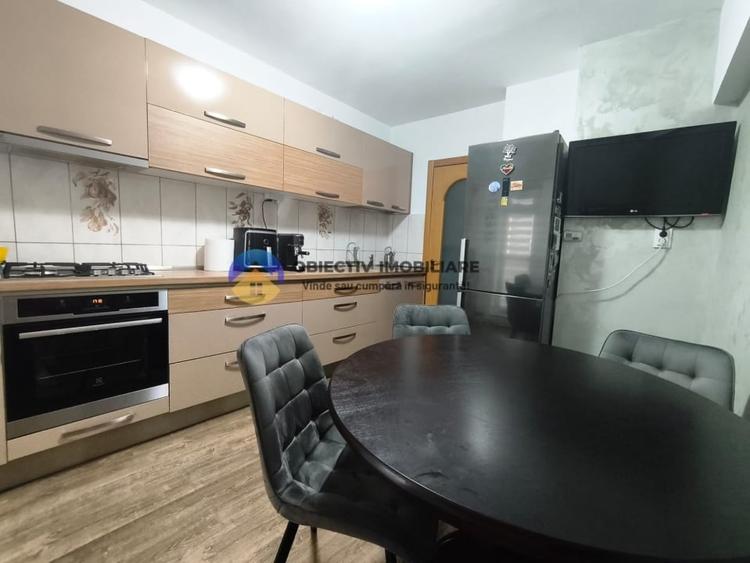 Apartament cu 3 camere decomandat, mobilat în Mărăței