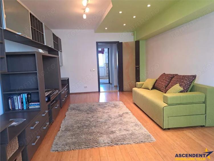 Apartament cu 3 camere decomandat, mobilat în Lenin