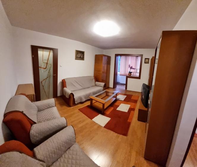Casă cu 2 camere decomandat în Noua