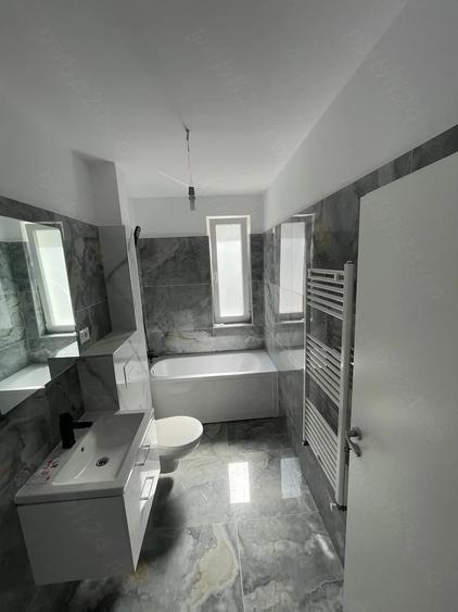 Apartament cu 2 camere decomandat în Neptun