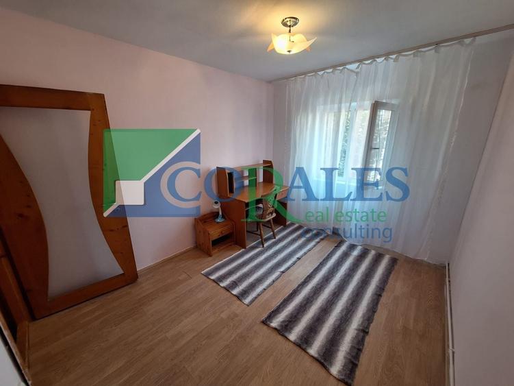 Apartament cu 3 camere semidecomandat, mobilat în Baba-Dochia