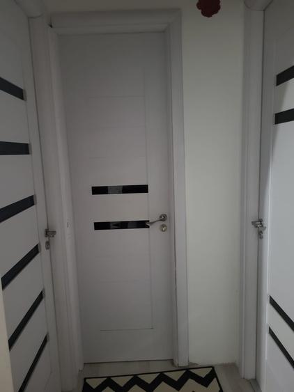 Apartament cu 4 camere semidecomandat în Craiovița Nouă