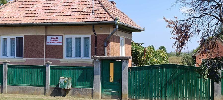 Casă cu 3 camere în Acățari