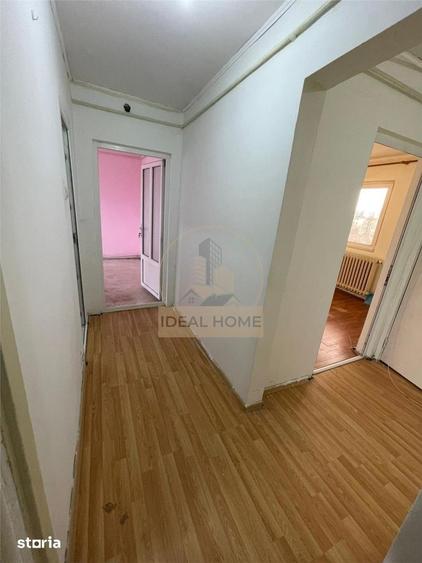 Apartament cu 3 camere decomandat în Podul de Piatră
