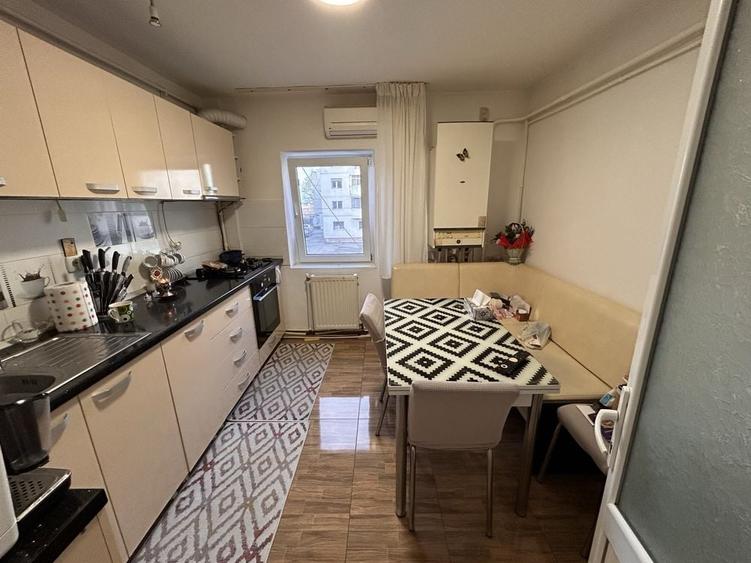 Apartament cu 3 camere decomandat în Central