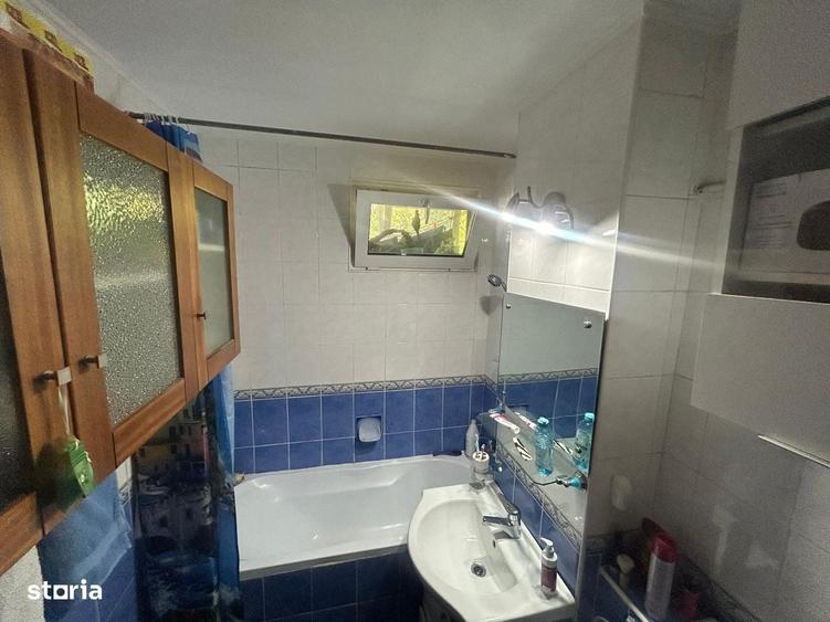 Apartement 3 camere zona spital etaj 1 - 17