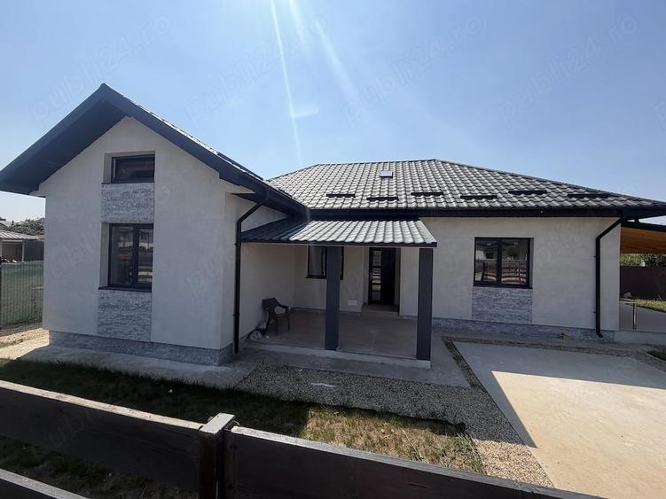 Casă cu 5 camere cu Teren 600 Mp în Poiana lui Stângă