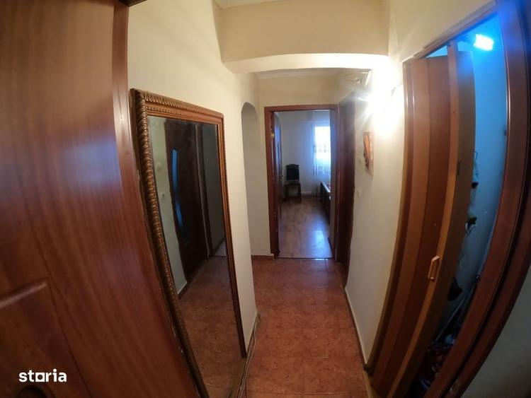 Apartament cu 3 camere decomandat în Uiești