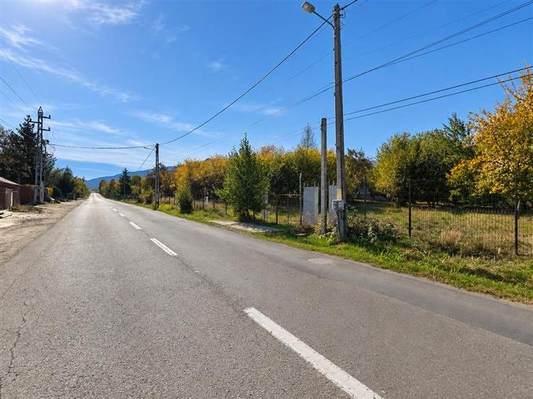 Teren Construcții intravilan de 2098 mp, în Sadu